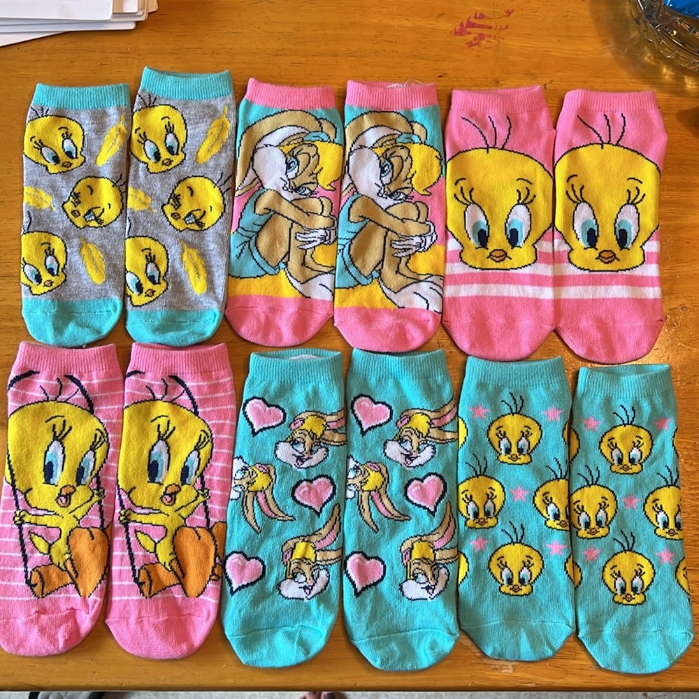 Tweety Bird and Lola Bunny socks - Picture 3 of 5